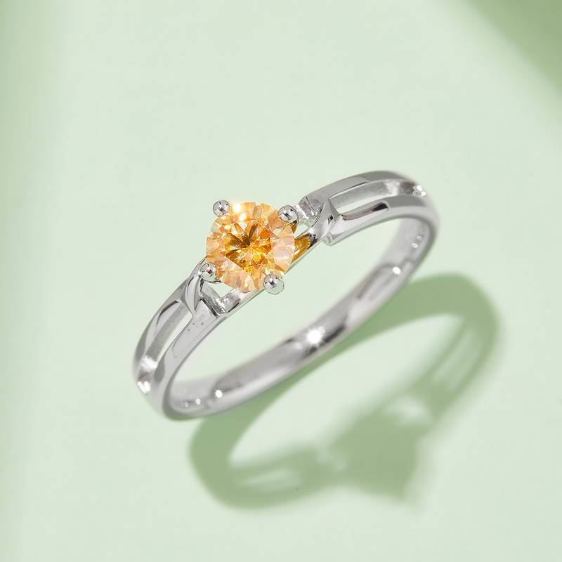 扭臂蝴蝶结S925银镀白金MoissaniteWomen's Ring50分D级